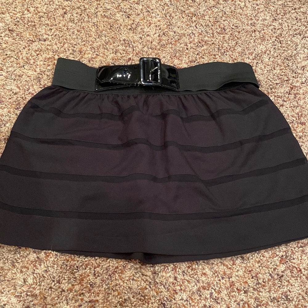 Black skirt with detachable belt